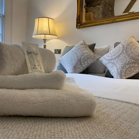 Royal Mile Balconies By The Castle