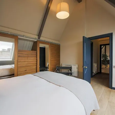 Linton Collection - 28 North Bridge *