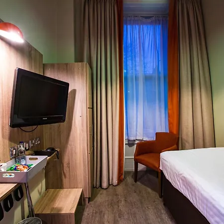 Cairn & Aparthotel EDI