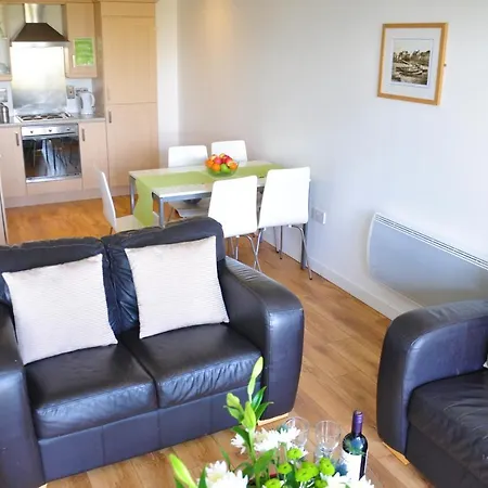 2 Bedroom 4 Persons With Free Parking