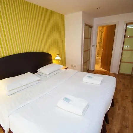 Apartment 2 Bedroom 4 Persons With Free Parking