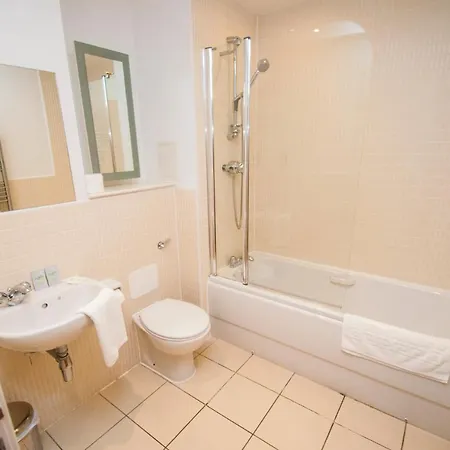 2 Bedroom 4 Persons With Free Parking Apartment