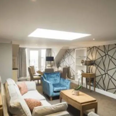 Fountain Court - Royal Garden Edinburgh