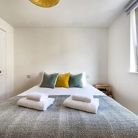Chic Modern In Leith