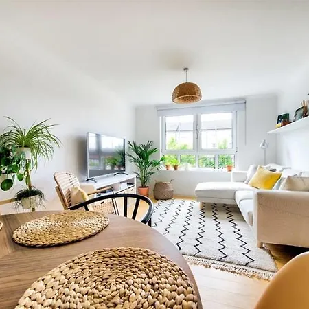 Chic Modern In Leith *