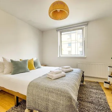 Chic Modern In Leith *