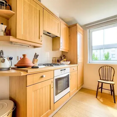 Chic Modern In Leith 公寓