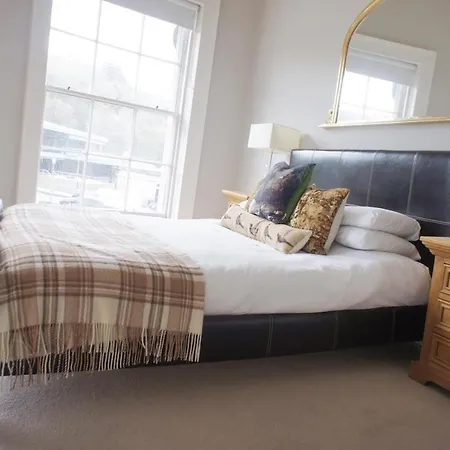 Windsor Street Apartment *