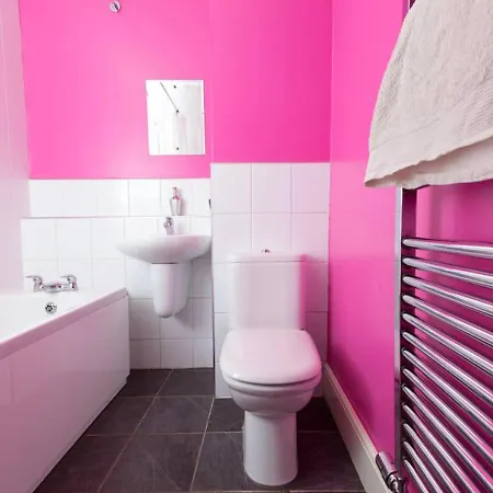 Bright And Modern Causewayside * Edinburgh