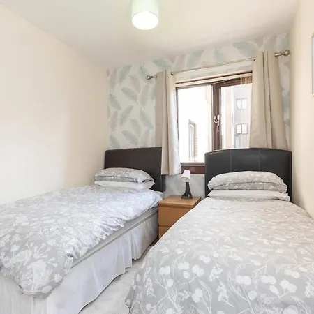 Allanfield Quiet Central Family With Parking Appartement