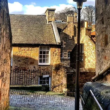 Couette-café Edinburgh's Dean Village River View Retreat