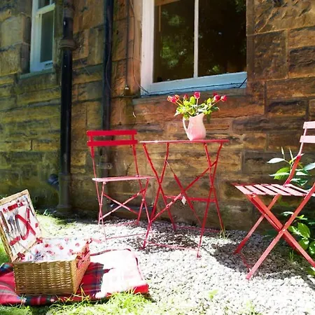 شقة Cosy Haven With Free Wifi And Ps3 - Half A Mile From Holyrood Palace And Arthur Seat! *