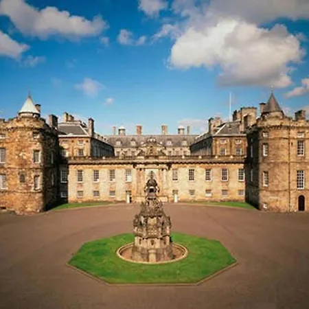Cosy Haven With Free Wifi And Ps3 - Half A Mile From Holyrood Palace And Arthur Seat! شقة إدنبرة
