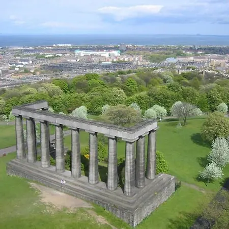 Cosy Haven With Free Wifi And Ps3 - Half A Mile From Holyrood Palace And Arthur Seat! * إدنبرة