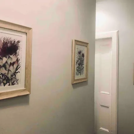 Cosy Haven With Free Wifi And Ps3 - Half A Mile From Holyrood Palace And Arthur Seat! * إدنبرة