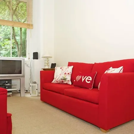 Cosy Haven With Free Wifi And Ps3 - Half A Mile From Holyrood Palace And Arthur Seat! شقة إدنبرة
