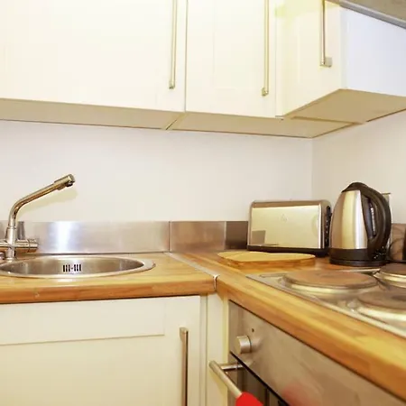 Cosy Haven With Free Wifi And Ps3 - Half A Mile From Holyrood Palace And Arthur Seat! *