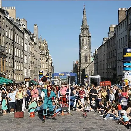 Cosy Haven With Free Wifi And Ps3 - Half A Mile From Holyrood Palace And Arthur Seat! * إدنبرة