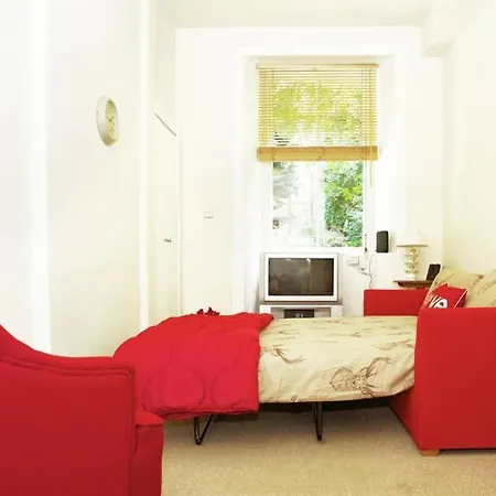 Cosy Haven With Free Wifi And Ps3 - Half A Mile From Holyrood Palace And Arthur Seat! شقة إدنبرة