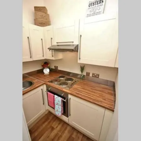 Cosy Haven With Free Wifi And Ps3 - Half A Mile From Holyrood Palace And Arthur Seat! *