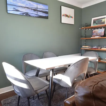 Holyrood Park - Carparking Included! * Edynburg