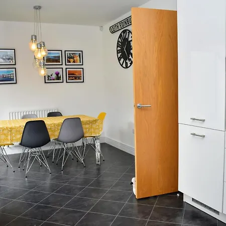 Stevedore Place - 3br Waterfront Townhouse In Trendy The Shore