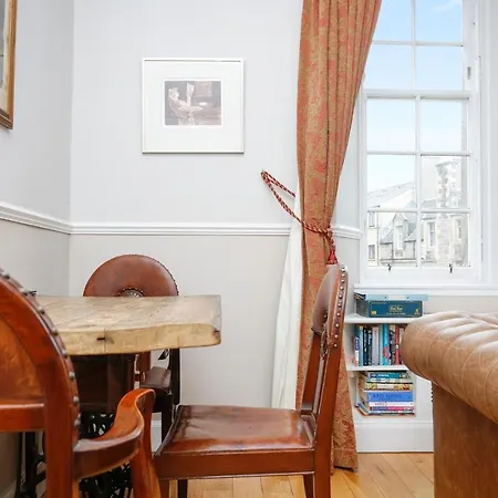 Walkable 1br Near Castle, Grassmarket, Food Apartment
