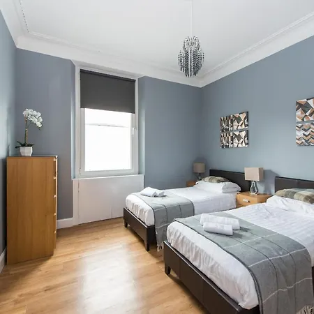 Castle Apt, Modern,