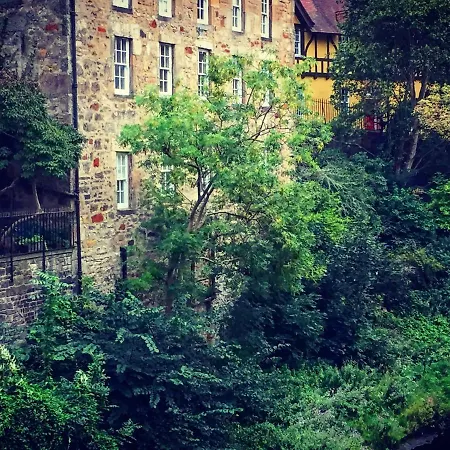 Edinburgh's Dean Village River View Retreat Couette-café