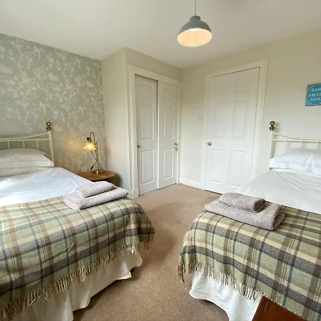 St Margaret's Cottage, * Edinburg
