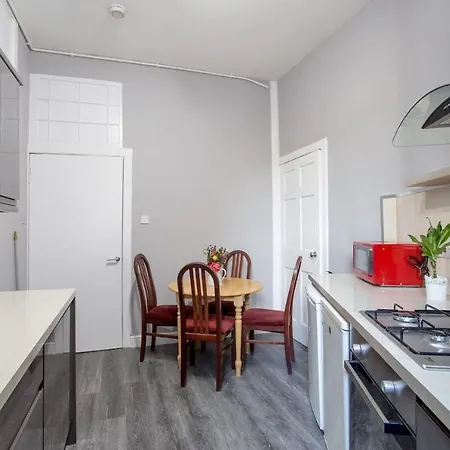 Stunning 2-bed In Daire *