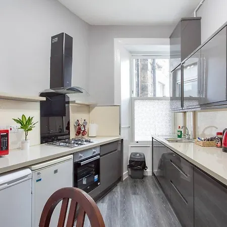 Stunning 2-bed In Daire *