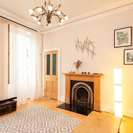 Large & Bright 2bd Flat In إدنبرة