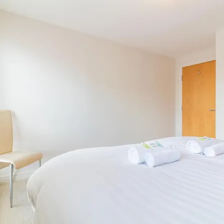 Pass The Keys Modern & Roomy Apt With Great Viewsfree Parking! *