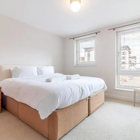 Pass The Keys Modern & Roomy Apt With Great Viewsfree Parking!