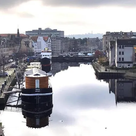 Waterfront Living In Leith With Free Parking! Appartement *