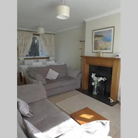 Sunny House With Views To Skyline *