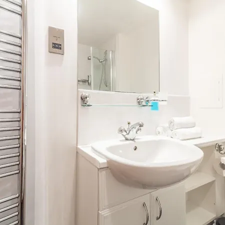 Pass The Keys Modern & Roomy Apt With Great Viewsfree Parking!