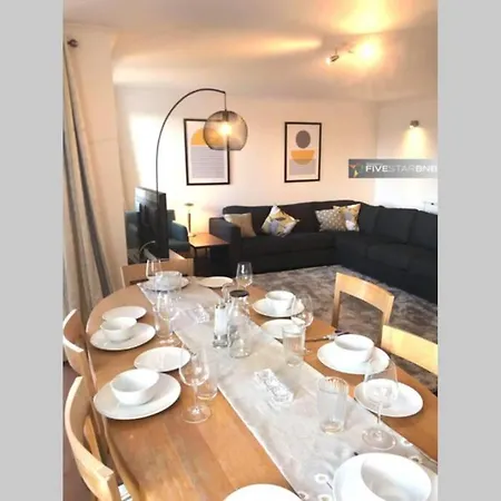 Waterfront Living In Leith With Free Parking! Édimbourg