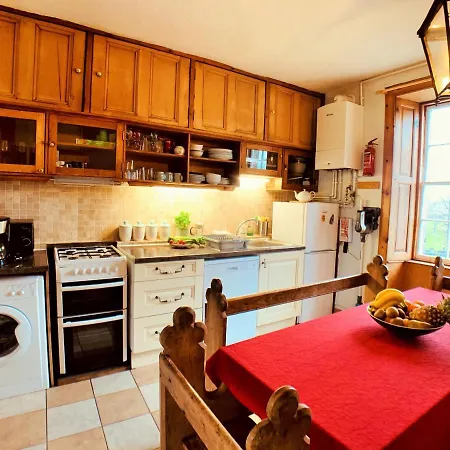 F2 Charming Centre Full Of Character Apartment