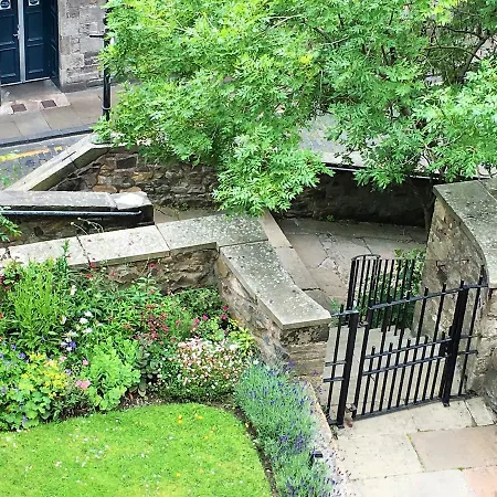 F2 Charming Centre Full Of Character * Edinburgh