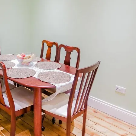 Newly Furnished 2 Bedroom On Leith Walk