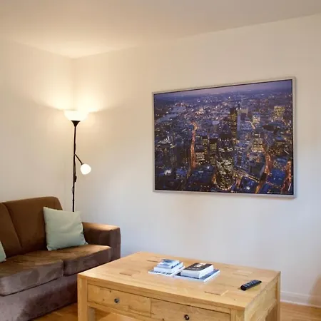 Modern 2 Bedroom Centre Flat Edinburgh