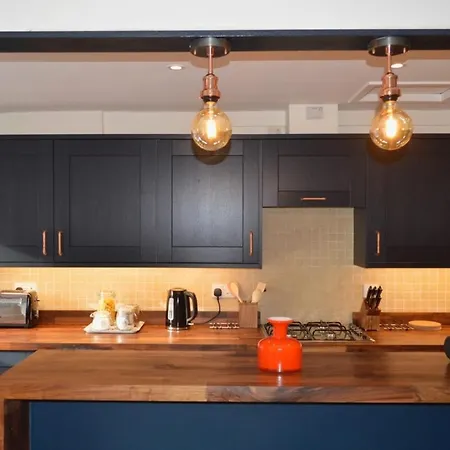 Stunning New Town Close To City Centre *