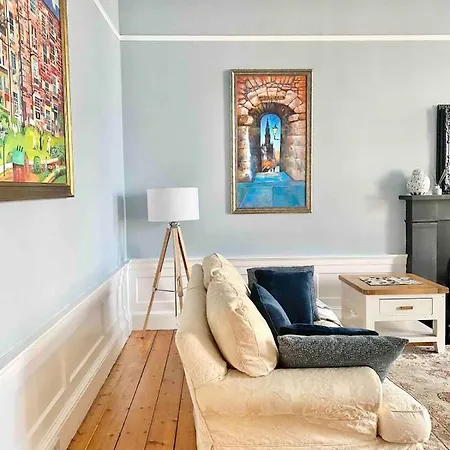 Apartment Enormous Luxury 4 Bedroom *