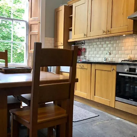 Enormous Luxury 4 Bedroom Apartment