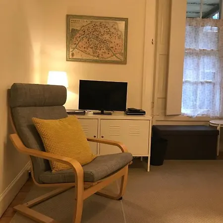 With Private Entrance & Patio Edimburgo