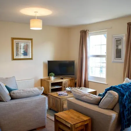 Beautiful 2 Bedroom 2 Bathroom Apt Edinburgh