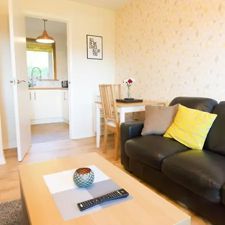 Modern 2 Bedroom Ground Floor Flat