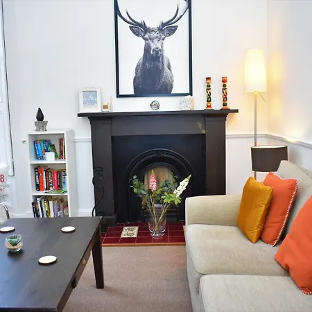 Blackwood Crescent - Traditional 2br Tenement Flat Next To Summerhall Apartment *